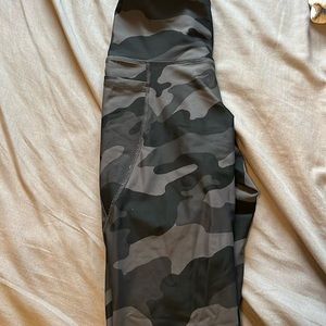 Old Navy Active Camo Leggings